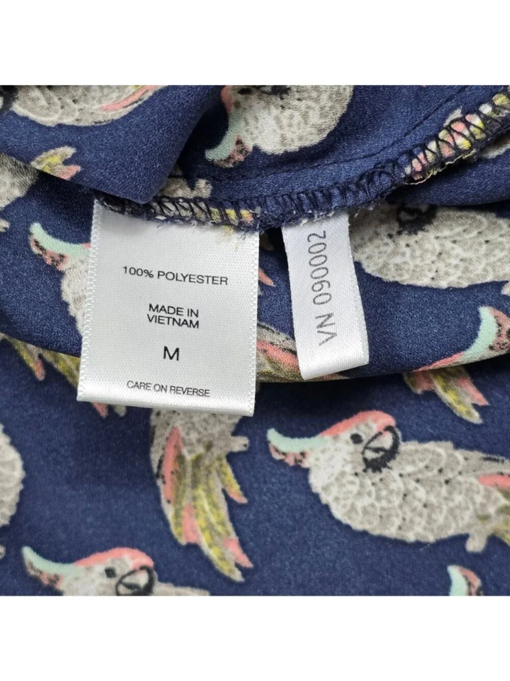 Soho New York & Company Shirt M Birds Parrot Button-Up Navy Long Sleeve - Picture 5 of 6